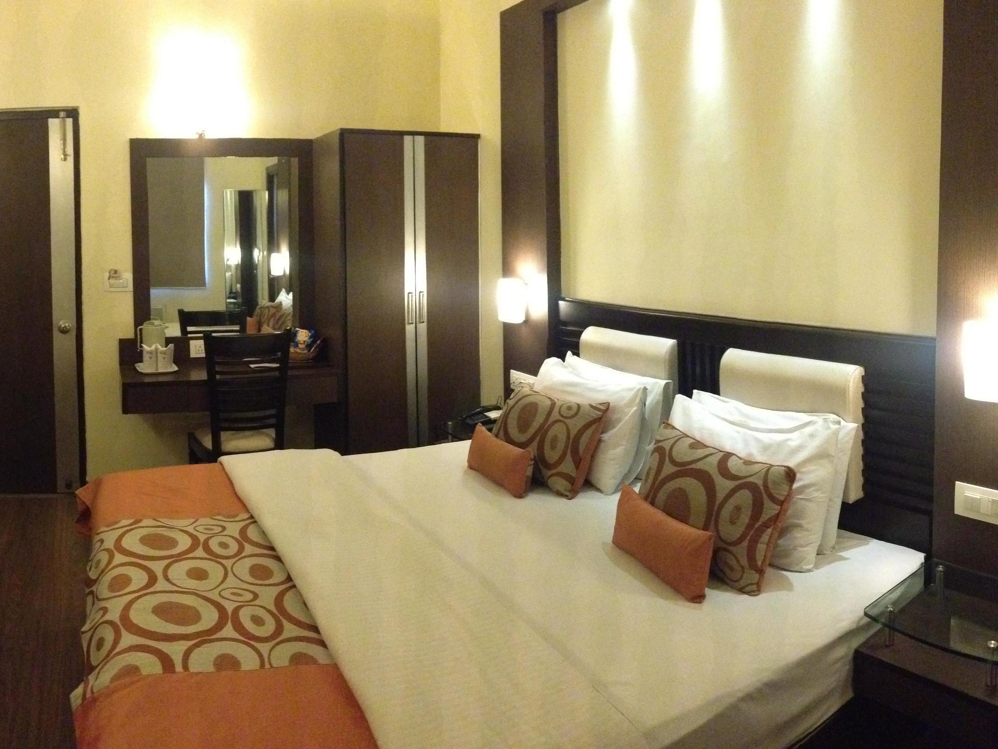 Hotel Shiva Residency Деградун Екстер'єр фото