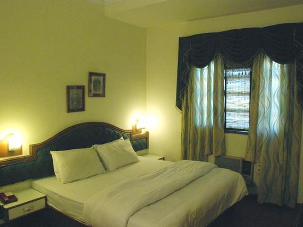 Hotel Shiva Residency Деградун Екстер'єр фото