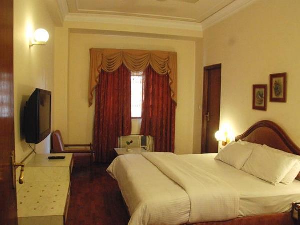 Hotel Shiva Residency Деградун Екстер'єр фото