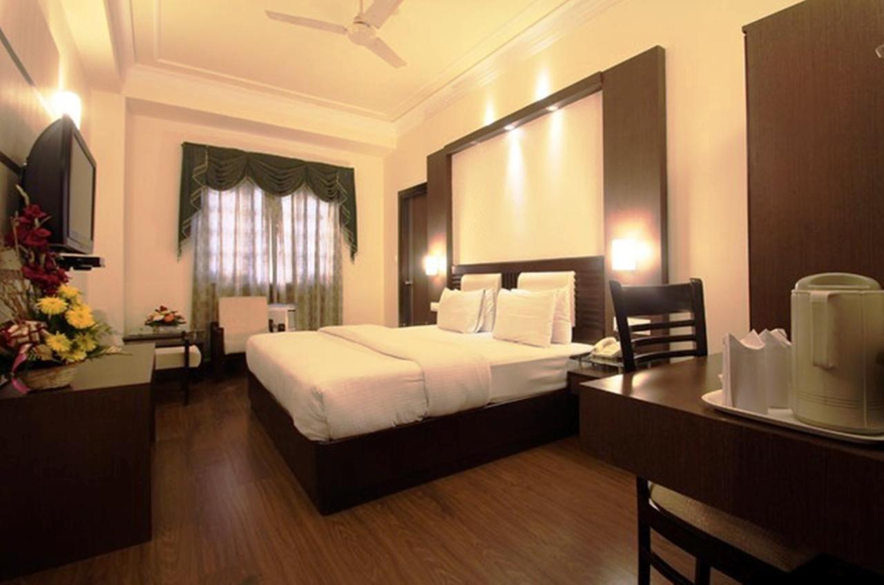 Hotel Shiva Residency Деградун Екстер'єр фото